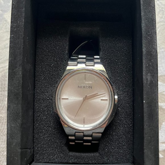 Brand new watch - Picture 1 of 3